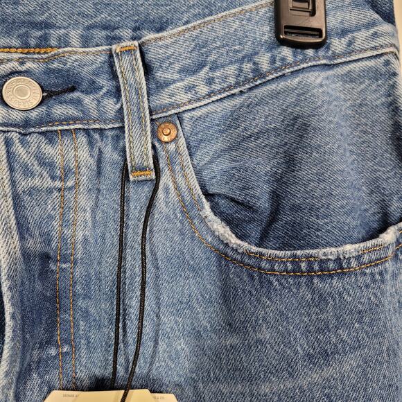 Levi's Premium 501 Original Cropped Women's Jeans Athens Slide Medium Wash Sz 32 - Picture 7 of 9